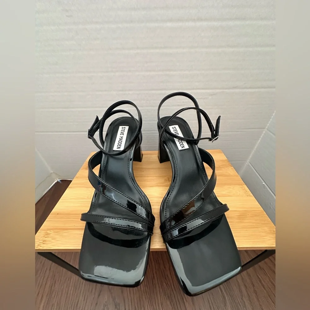 Steve Madden May Glossy Black Block Heel Sandals. 3” Heels. Size 6.5
